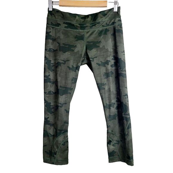 Lululemon Cropped Leggings‎ 6 Green Camo Stretch Pull-On Yoga Fitness Capris - Picture 1 of 7